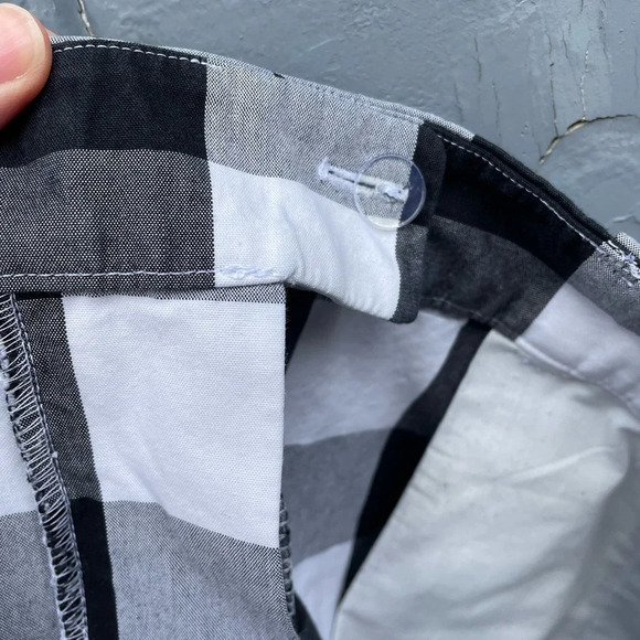 Ann Taylor Loft  shorts Black White Oversize Plaid check, size 10 - Picture 6 of 7